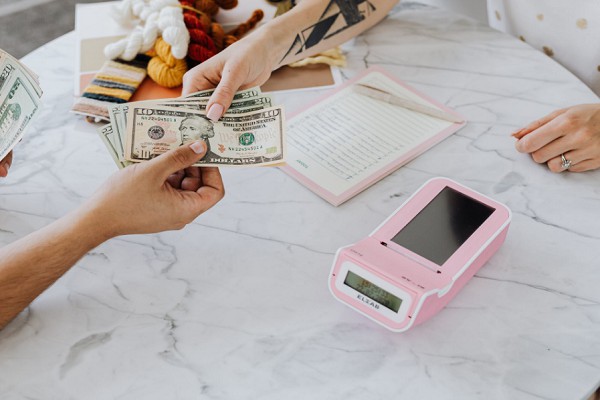 �Ա���ô������Υ�棿