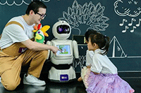 ��������ڼ���è���������͵���Ӫ����